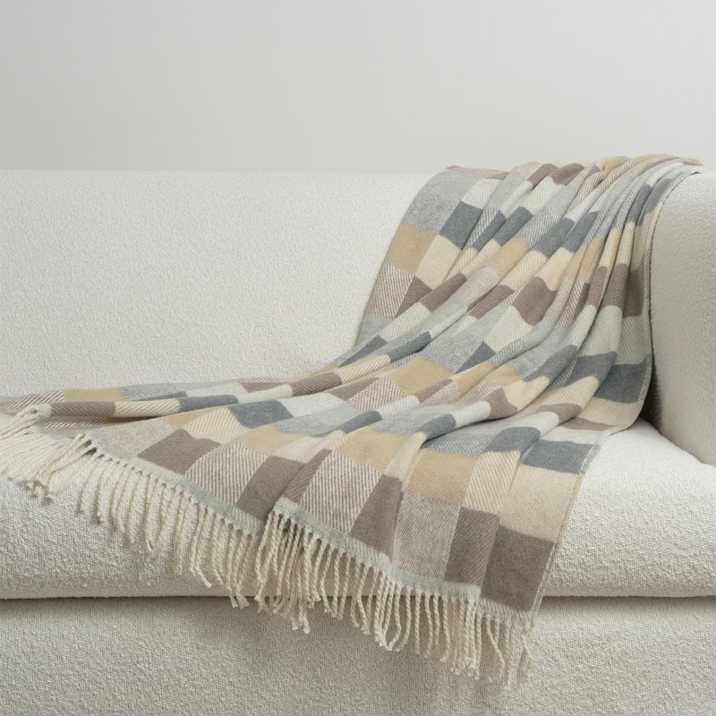 Cintia Throw Blanket