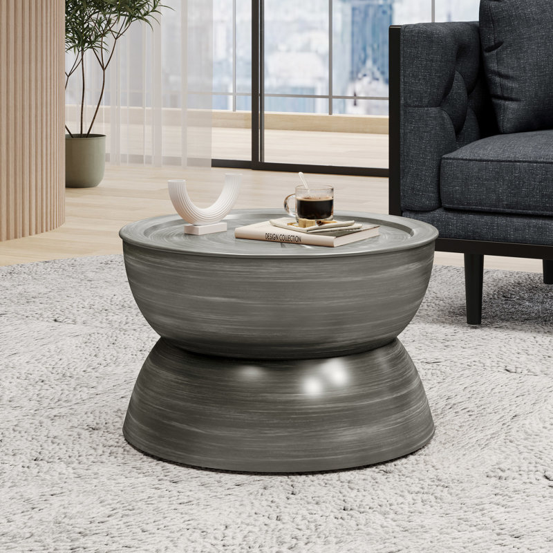 Table basse antique en fer argenté - Form For Elegance