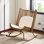Chaise berçante d'extérieur Rosella Hyrum avec rotin en PE et haut dossier