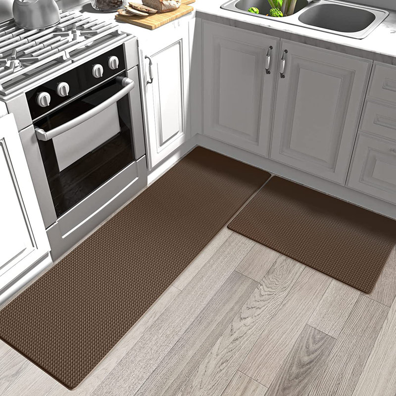 Tapis de cuisine antidérapant Dionisios, Brun, Rectangle 1 pi 5 po x 2 pi 5 po + Tapis de couloir