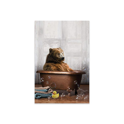 «Bear in the Tub» par Domonique Brown - impression sans cadre