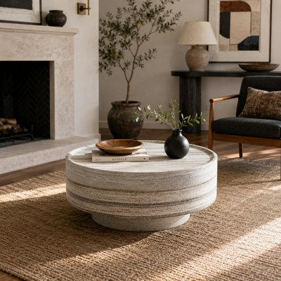La table basse ronde de 31,7 pouces, parfaite pour créer des moments de détente à la maison, convient aux salons et aux balcons.
