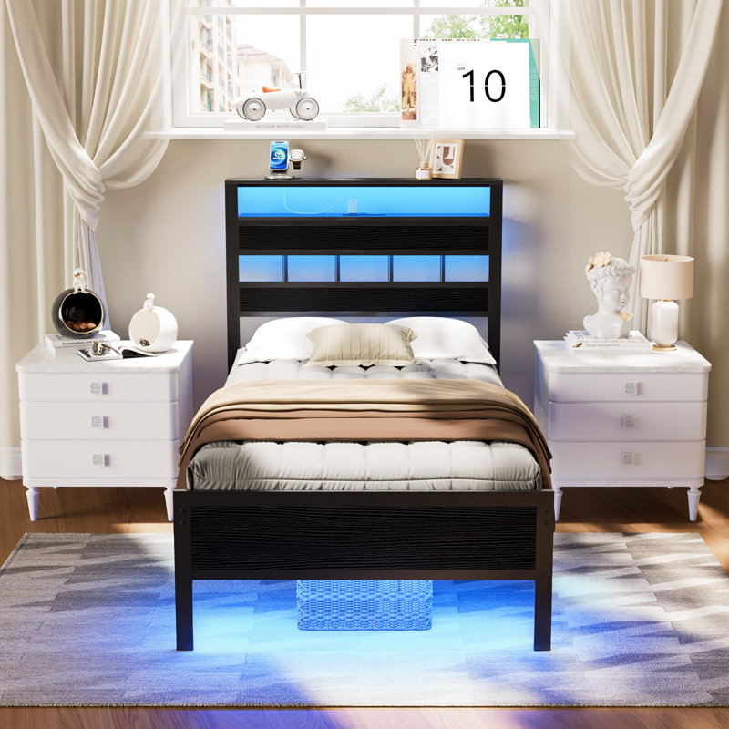 Structure de lit simple avec tablettes à 2 niveaux, lit plateforme moderne avec station de charge et lumière DEL, pas de sommier nécessaire