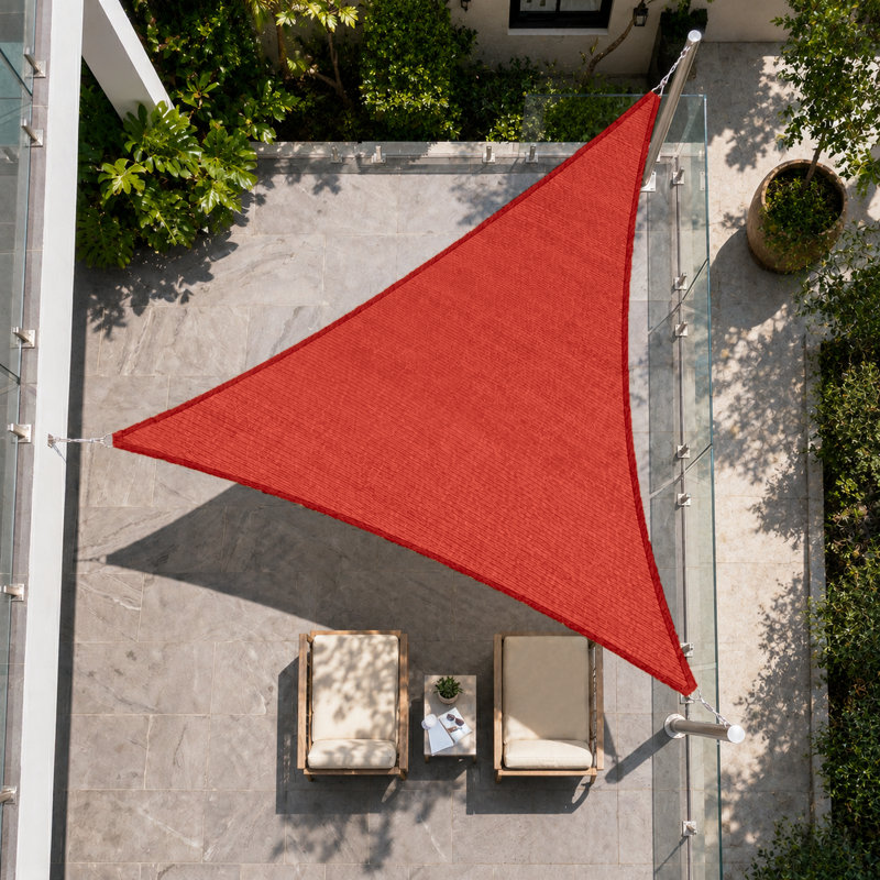 Voile d'ombrage triangulaire Royal Shade avec treuil d'installation, Rouge, 24 pi x 24 pi x 33,9 pi