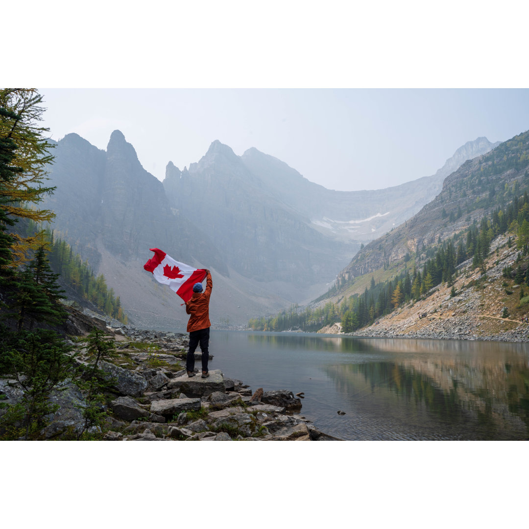 Trail Of Banff National Park von Redtea - Kunstdrucke ohne Rahmen auf Leinwand