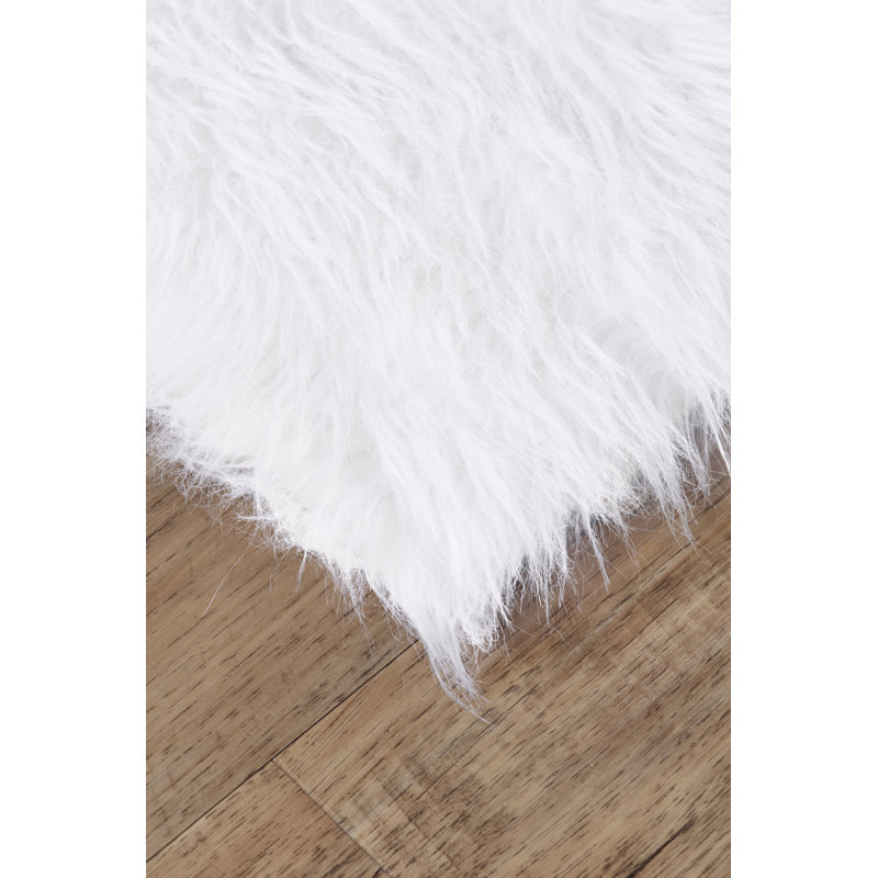 Ryckman Faux Fur Indoor Rug, Rectangle 2'3" X 3'6"