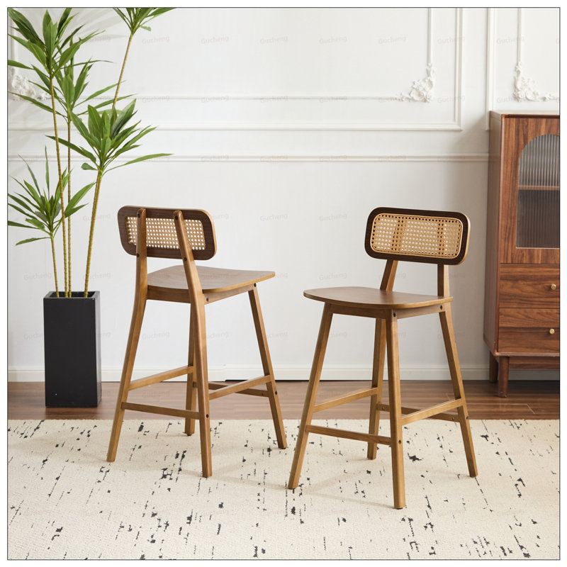 Tabouret de bar d'intérieur en bois Bari, finition noyer avec dossier orné de rotin et siège courbé pour plus de confort