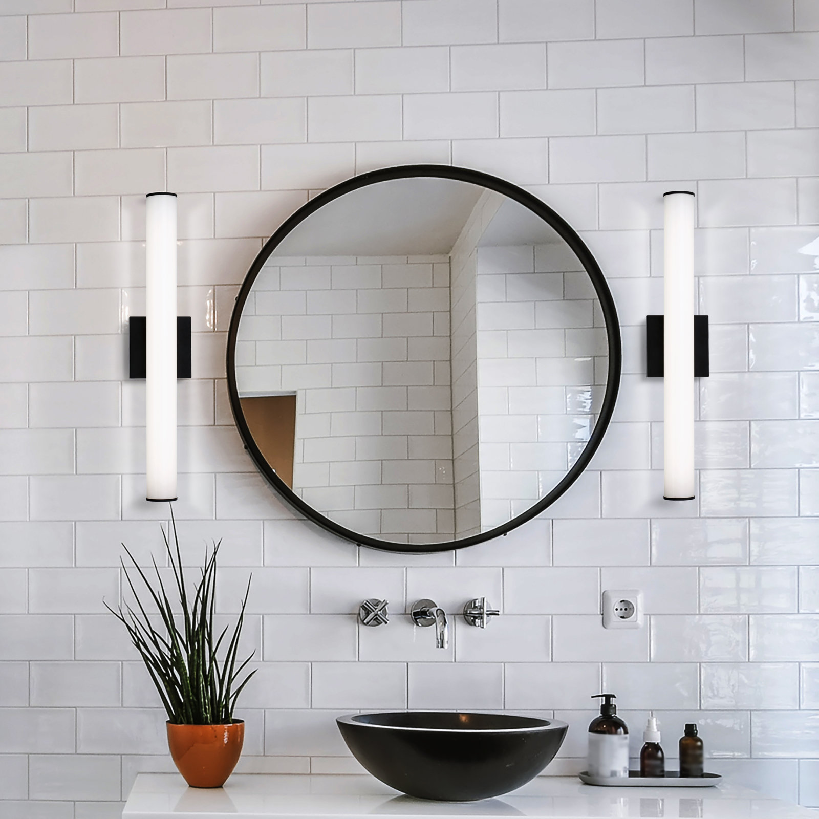 Stepridge Single Light Vanity Light, Black, 2.5'' H x 24'' W x 2.5'' D