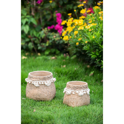 Accent tissé à pampille sur 6,5 x 6,5 x 6 pouces de 2 jardinières en ciment brun, pompons crème, idéal pour les présentoirs floraux rustiques, caractéristique, brun, super petites configurations de plantes