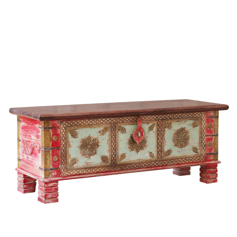 Alessa Blanket Chest