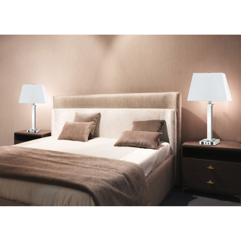 Lampe de chevet en acier brossé de 71 cm de hauteur avec abat-jour trapézoïdal en lin blanc, 100 W, culot E26, 2 ports USB et 2 prises de courant