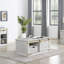 Table de bout de style rustique avec tiroirs pour le salon, avec un design de basse-cour et des détails en métal plaqué or, idéale pour ajouter du caractère à la décoration intérieure
