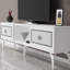 Meuble télé Catena blanc moderne avec détails argentés, 59,1 po x 17,6 po x 11,6 po | Panneau de particules 100% enduit de mélamine | Conception murale avec plusieurs tablettes | Style géométrique élégant pour les salons contemporains-108199813