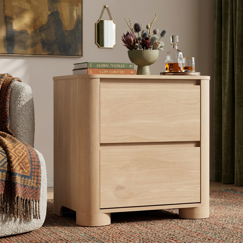 Table de chevet moderne de 23,6 po avec station de charge, table de chevet en chêne naturel avec 2 tiroirs et base cylindrique épaissie, conception à coins arrondis