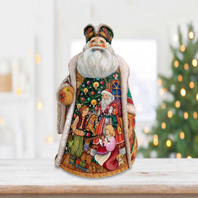 Figurine chef-d'œuvre sculptée en bois arrivée du père Noël
