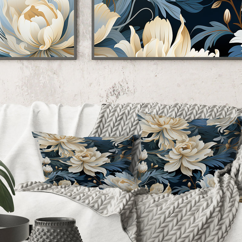 Coussin à imprimé floral blanc et bleu chèvre de Chine Zen Tranquility III