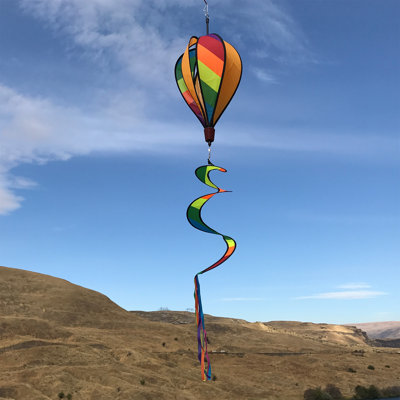 Montgolfière rayée arc-en-ciel