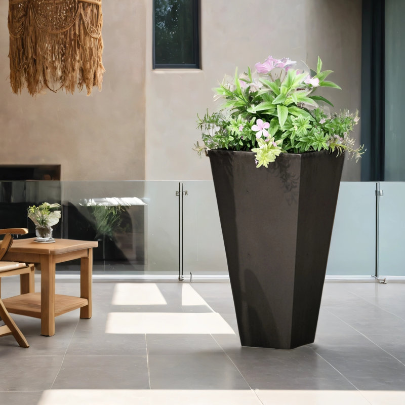 Petite jardinière en pierre noire 13 po