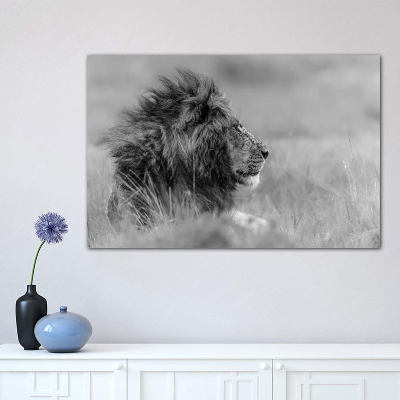 «The King Is Alone» par Massimo Mei - impression d'art graphique, H 18 po x l 26 po x P 1,5 po, Toile tendue