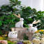 Figurine de lapin 11 x 5,7 x 24,8 po en magnésium blanc avec oreilles en fer doré