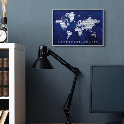 «Adventure Awaits Sentiments», carte du monde bleu marine par Cindy Jacobs - impression