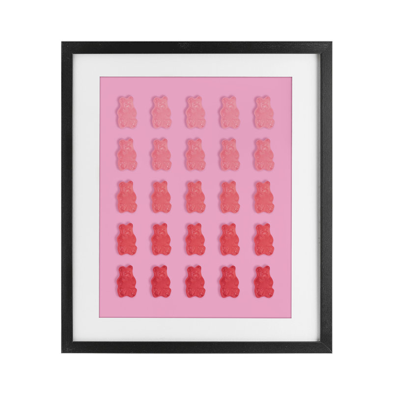 «Sweet Pink Gummy Bears», reproduction sous verre encadrée, design par Lish Creative, H 21 po x l 17 po, Cadre noir minuit