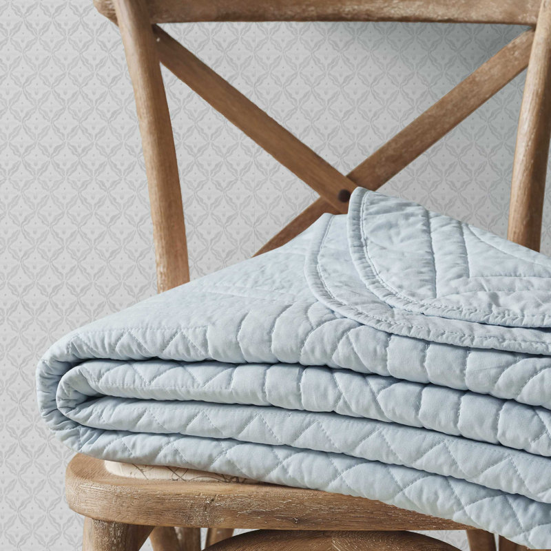 Martha Stewart Vintage Scallop Solid Cotton Reversible Quilt Set, Queen Quilt + 2 Standard Shams, Blue