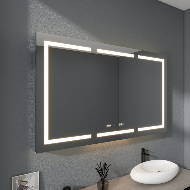 Pharmacie éclairée 48 "x 36" avec miroir, encastré ou en surface, trois portes, antibuée, horloge, prise de courant et USB
