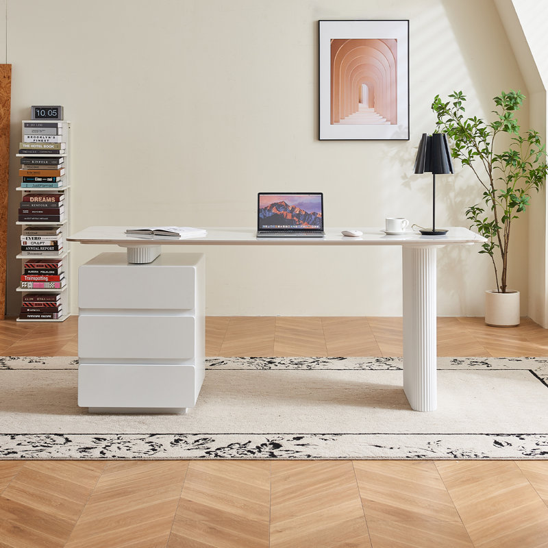Bureau de direction 71 po moderne réversible avec plateau en pierre frittée, piédestal cannelé et 3 tiroirs