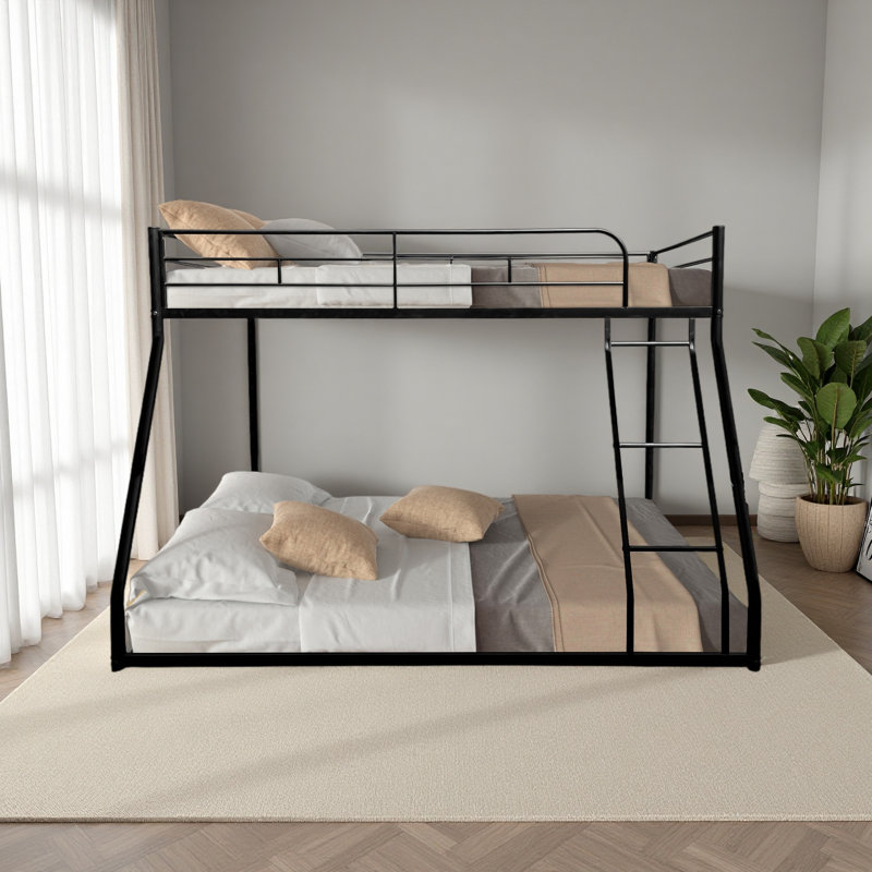 Lit simple au-dessus d'un lit double