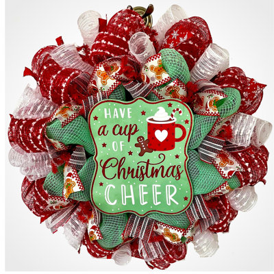 Couronne de Noël avec une tasse de joie des Fêtes