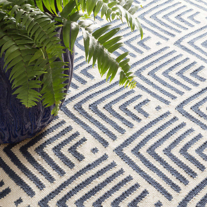 Cleo Navy Handwoven Indoor/Outdoor Rug, Rectangle 5' x 8'