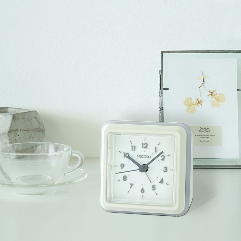 QHE182WLH Alarm Clock, White, White