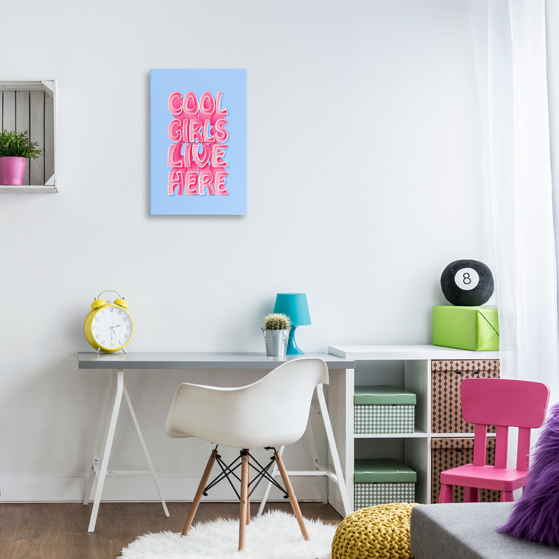 «Cool Girls Live Here» par Martina Pavlova, H 24 po x l 16 po