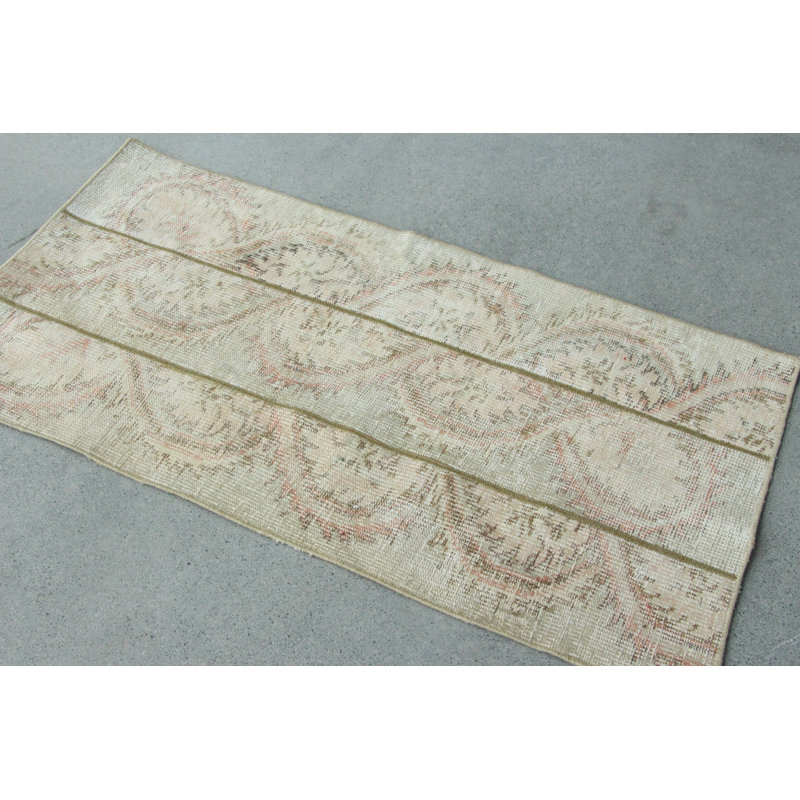 Small Vintage Turkish Oushak Rug for Decorative Muted Entry in White Patchwork Oriental Farmhouse Style with Flatweave Design Ideal for High Traffic Areas