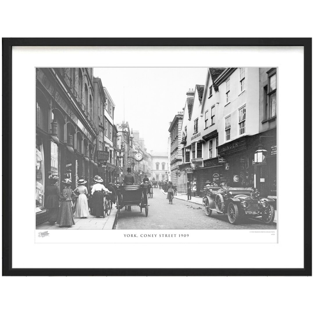 Gerahmtes Papierbild - Fotografie „York, Coney Street 1909” von Francis Frith