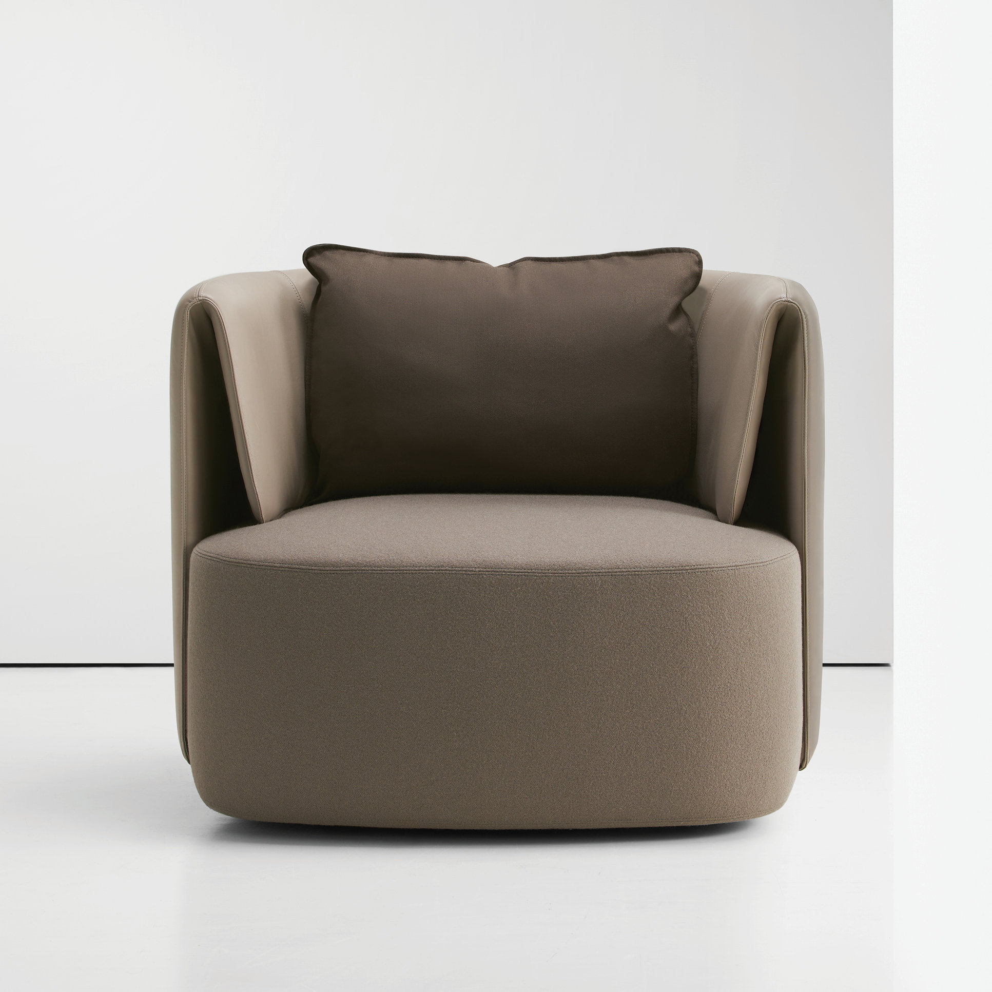 Avel swivel barrel online chair