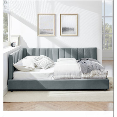 Structure de lit double capitonnée avec dossier confortable et accoudoirs, parfaite pour la chambre à coucher et le salon