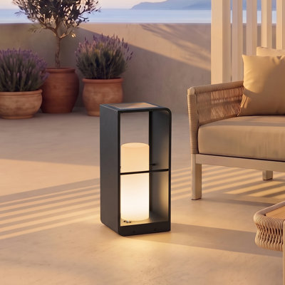 Lampe sur pied moderne avec télécommande, lanternes solaires d'extérieur Dusk to Dawn