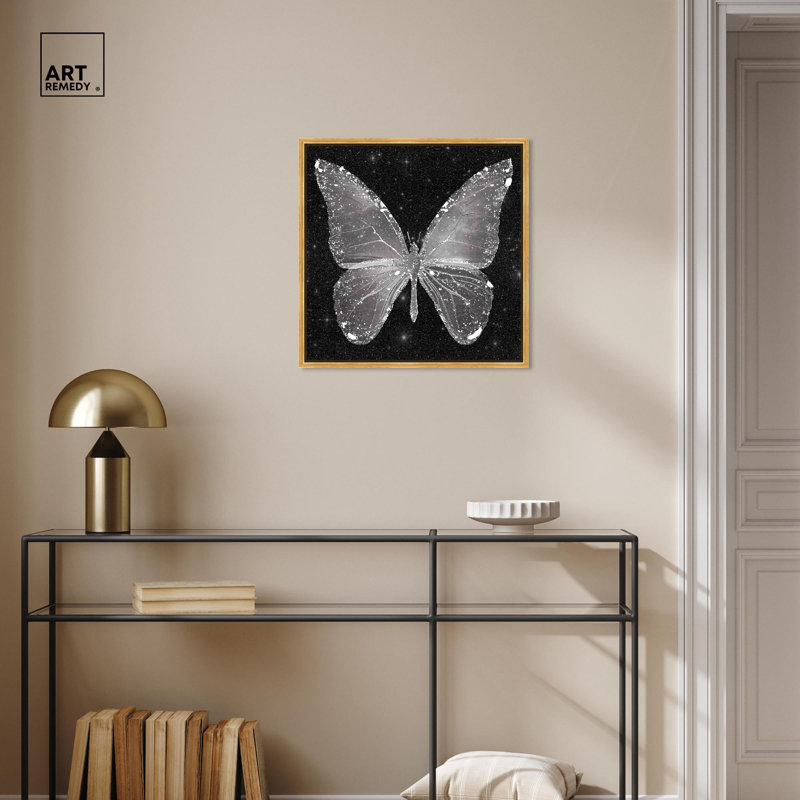 «Sparkling Silver Butterfly» par Art Remedy, Cadre flottant doré, H 21 po x l 21 po x P 1,8 po