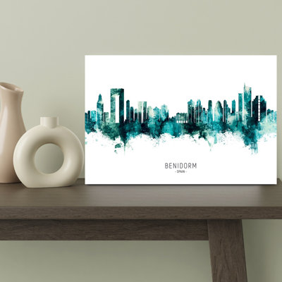 Benidorm, aquarelle, horizon moderne, architecture vibrante, art mural de la ville