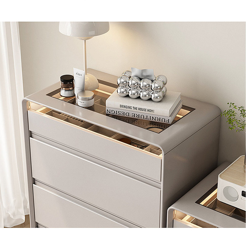 Louls, Beige