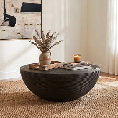 Table basse ronde en rotin côtelé Macedo, noire