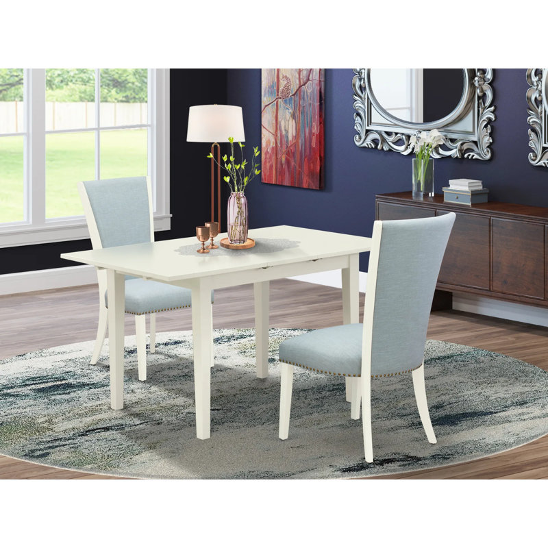 L'ensemble de salle à manger 3 pièces contient une table de salle à manger rectangulaire avec des feuilles papillon et 2 chaises rembourrées en tissu bleu lin, blanc lin