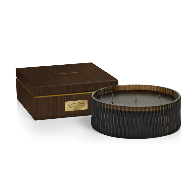 Bougie parfumée Cedar Leaf & Hinoki Cypress, H 3,75 po x l 9,75 po x P 9,75 po, Jar 89.6 oz.