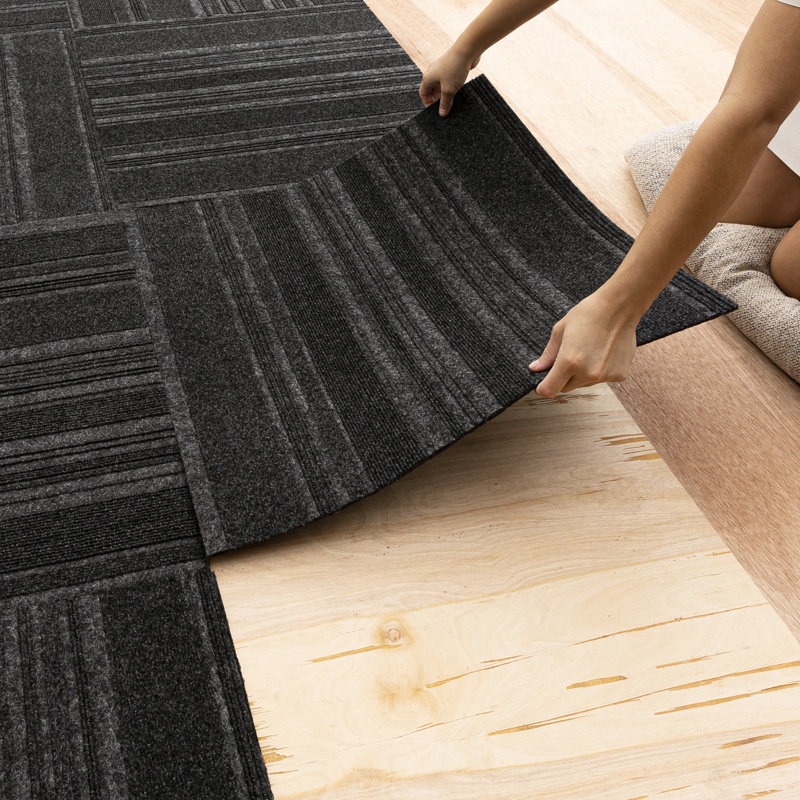 Carreau de tapis auto-adhésif en polyester de qualité supérieure 24 po x 24 po intérieur / extérieur (paquet de 15) (60 pieds carrés / boîte)