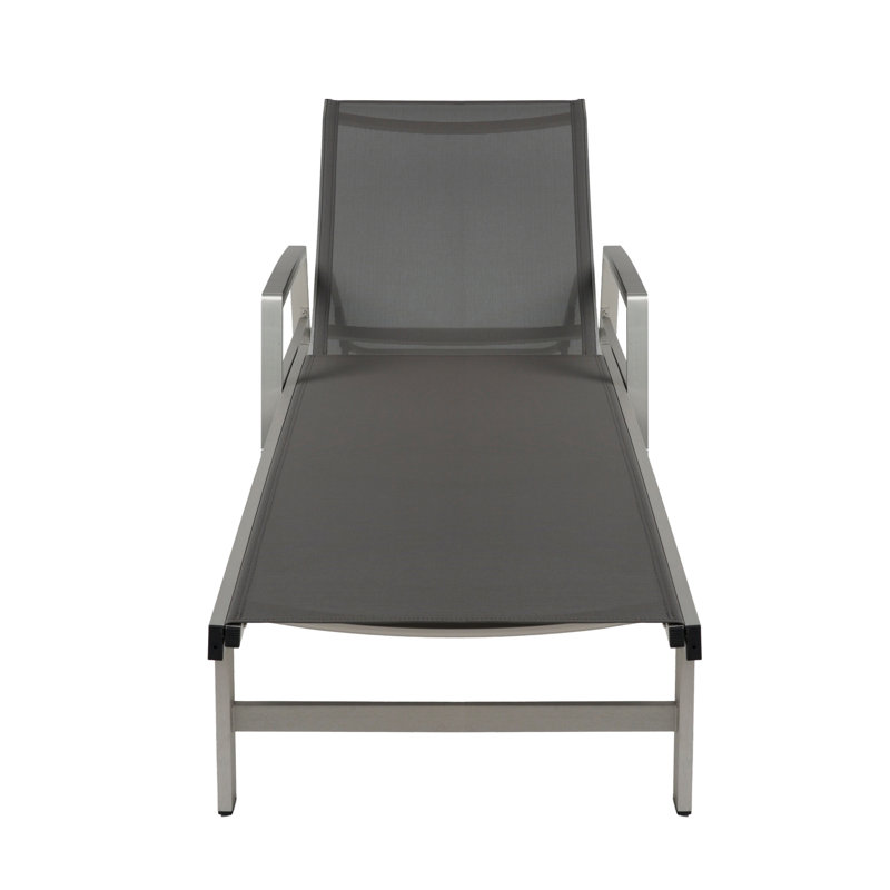 CHAISE LUNGE