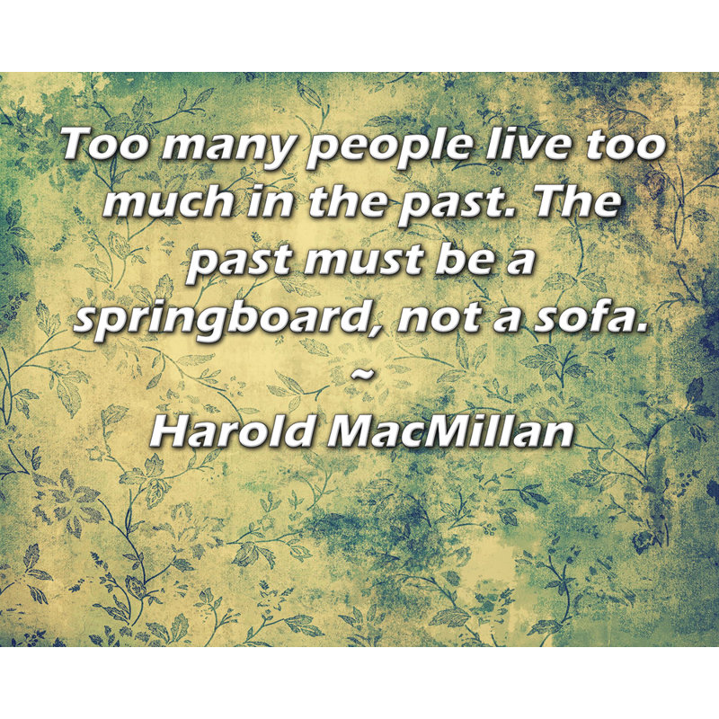 Toile tendue de la galerie ArtsyQuotes par Harold MacMillan: «Trop de gens vivent trop dans le passé. Le passé doit être un tremplin, pas un canapé.