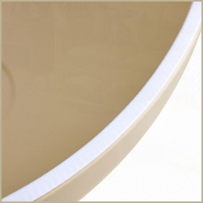 Table basse ronde en marbre d'apparence compacte avec lit pour chat, base en acier pour le salon