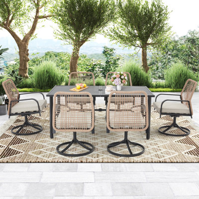 Ensemble de salle à manger d'extérieur 7 pièces 7 pièces, 6 chaises pivotantes en rotin tissé avec coussins et table à lattes en métal avec trou pour parasol 1,96 po, ensemble de salle à manger d'extérieur pour jardin ou terrasse